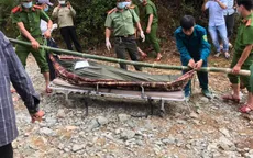 Sạt lở thủy điện Rào Trăng 3: Đưa thi thể nạn nhân tử vong đầu tiên ra ngoài