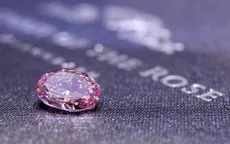 Chiêm ngưỡng viên kim cương hồng siêu hiếm trị giá 38 triệu USD