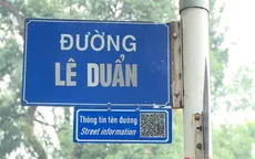 Lần đầu tiên TP.HCM gắn QR code trên bảng tên đường