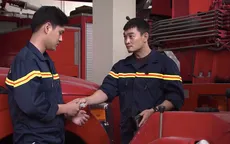 Lửa ấm - Tập 11: Vợ cấp dưới gặp nạn, Minh lập tức đưa tiền giúp đỡ