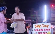 Xe hàng rong với những bài rao có 1 không 2