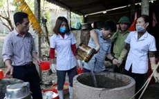 Người dân vùng lũ "khát" nước sạch