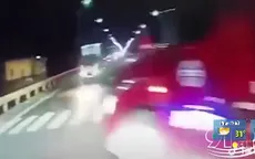Vượt lấn làn, xe khách đâm trực diện xe tải khiến 3 người bị thương nặng