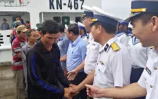 11 ngư dân vụ chìm 2 tàu cá Bình Định về với gia đình