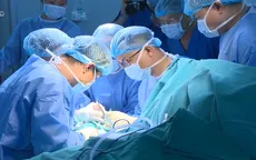 Lần đầu tiên phẫu thuật thay cùng lúc 8 khớp ngón tay nhân tạo