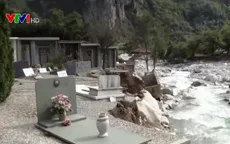 Lũ lụt tại Pháp cuốn trôi các ngôi mộ khỏi nghĩa trang