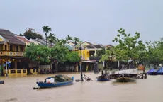 Mưa lớn, phố cổ Hội An ngập trong biển nước