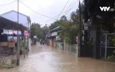 Nhiều tuyến đường và nhà dân tại Thừa Thiên - Huế ngập do mưa lớn