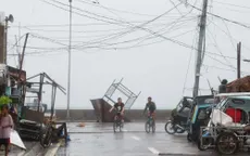 Siêu bão Goni đổ bộ Philippines mang theo gió mạnh dữ dội và mưa cực lớn, gây lở đất