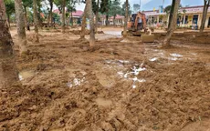 Trường lớp ngập sâu nửa mét trong bùn đất, thầy trò ở Hướng Hóa chưa hẹn ngày đi học trở lại
