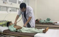 Xử trí cấp cứu 2 bệnh nhi bị rắn lục đuôi đỏ cắn