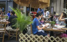 Hàng nghìn ca mắc COVID-19 mới mỗi ngày, New York hạn chế dịch vụ nhà hàng, quán bar