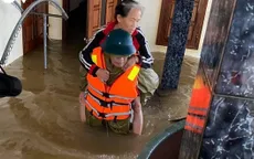 Chủ tịch xã qua đời vì nhiễm trùng sau nhiều ngày dầm lũ giúp dân