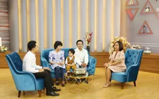 Xúc động câu chuyện vợ khuyết tật đi bán vé số để nuôi chồng nằm một chỗ