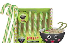Câu chuyện tiêu dùng: Kẹo mút vị phở hay hộp snack cao 1m61?