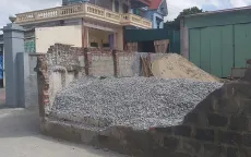 Tường bao nhà dân đổ đè một nữ sinh lớp 6 tử vong