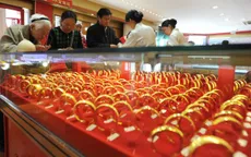Nhà đầu tư đổ xô đi mua vàng, doanh số bán vàng tại Trung Quốc tăng mạnh