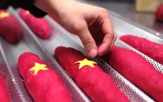 Độc đáo bánh mì Tổ quốc mang hình ảnh cờ đỏ sao vàng
