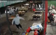 Băng nhóm bịt mặt từ 3 ô tô lao vào quán nhậu hỗn chiến kinh hoàng