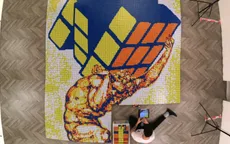 Nghệ sĩ làm tranh làm từ 6 nghìn khối rubik