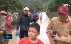 Cứu hộ an toàn đoàn du khách mắc kẹt ở núi Tà Giang
