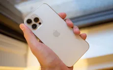 Mua iPhone 12 Pro Max, nhận được… miếng đá vỡ, hộp bút màu
