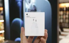 Củ sạc 20W của Apple giá gần 1 triệu đồng