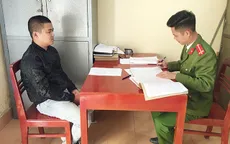 Bắt tạm giam tài xế ô tô tông người đi xe máy "bay" lên mái nhà