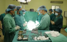 Ca phẫu thuật đặc biệt trong tư thế mổ ngồi cho người mẹ ung thư mang thai 37 tuần