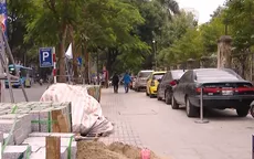 Bãi trông giữ xe "giày xéo" vỉa hè lát đá tự nhiên