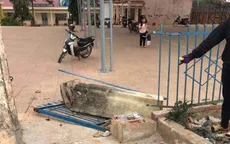 Sập cổng trường, 1 học sinh lớp 4 tử vong