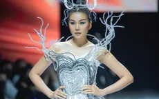 Siêu mẫu Thanh Hằng thần thái uy nghiêm như nữ hoàng, thả dáng siêu nuột trên sàn runway