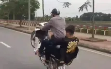 "Bốc đầu" xe đăng Facebook, thiếu niên 17 tuổi lĩnh phạt 4 triệu đồng