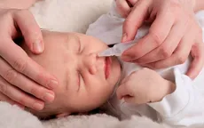 Những lưu ý khi sử dụng nước muối sinh lý chăm sóc trẻ sơ sinh