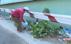 Khen thưởng ông cụ đi nhặt khẩu trang đã qua sử dụng