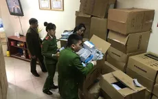 Tạm giữ hơn 100.000 khẩu trang không ghi hạn sử dụng