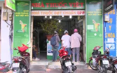 Khẩu trang miễn phí và tình người giữa mùa dịch