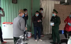 Quảng Ninh: Tặng khẩu trang miễn phí cho nhân dân cửa khẩu Móng Cái