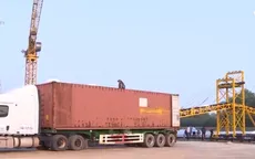 Thông quan hàng hóa qua cầu phao tạm Móng Cái