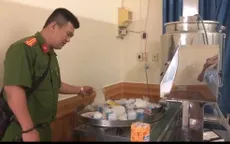 Bình Dương: Bắt quả tang một cơ sở sản xuất nước rửa tay giả số lượng lớn