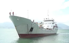 Đưa 33 ngư dân bị nạn vào bờ an toàn