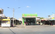 Tiểu thương bức xúc vì siêu thị độc chiếm mặt tiền chợ