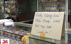 Nhiều nhà thuốc đồng loạt treo biển không bán khẩu trang