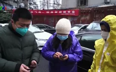 Những "người vận chuyển" quả cảm giữa tâm dịch Vũ Hán