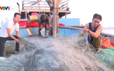 Ngư dân ra khơi bám biển đầu năm