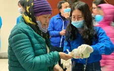 Tuổi trẻ Thủ đô ra quân phát khẩu trang, nước rửa tay khô phòng dịch Corona
