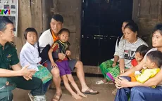 Chiến sĩ quân hàm xanh thắp sáng bản Co Muông