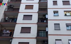 Người dân Italy đồng lòng đẩy lùi dịch COVID-19