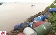 Đổ trộm hoá chất xuống sông Hồng