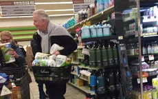 Bố của Angeline Jolie tích trữ giấy ăn